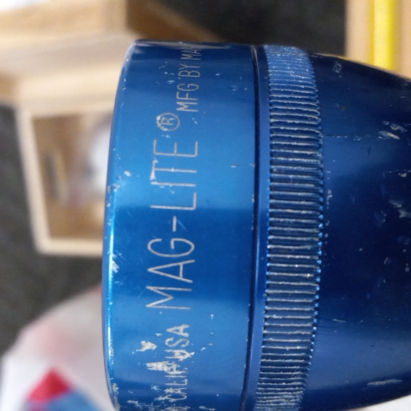 Mag lite flashlight 🔦 (just shy of 11 inches) - Picture 7 of 7